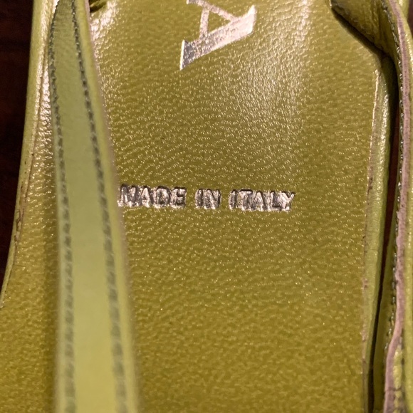 SOLD!  Sz 8.5  sweet vintage prada kitten heels - Picture 3 of 13